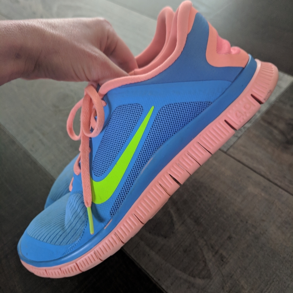 ⚠️sold⚠️Nikes size 10